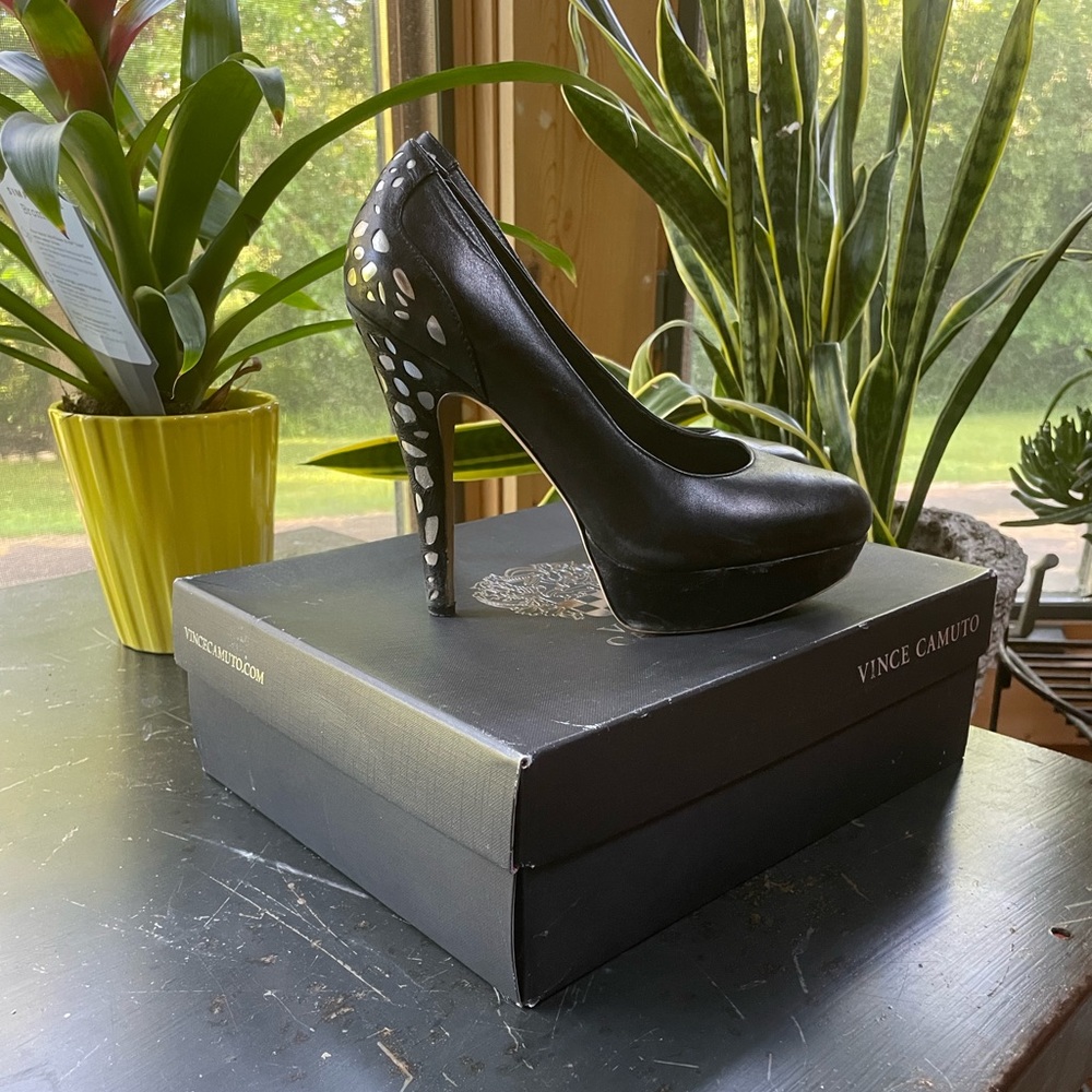 Vince Camuto VC-Morning Blk/Karat Gold Orlov/Cow/Crackle 5” Heels